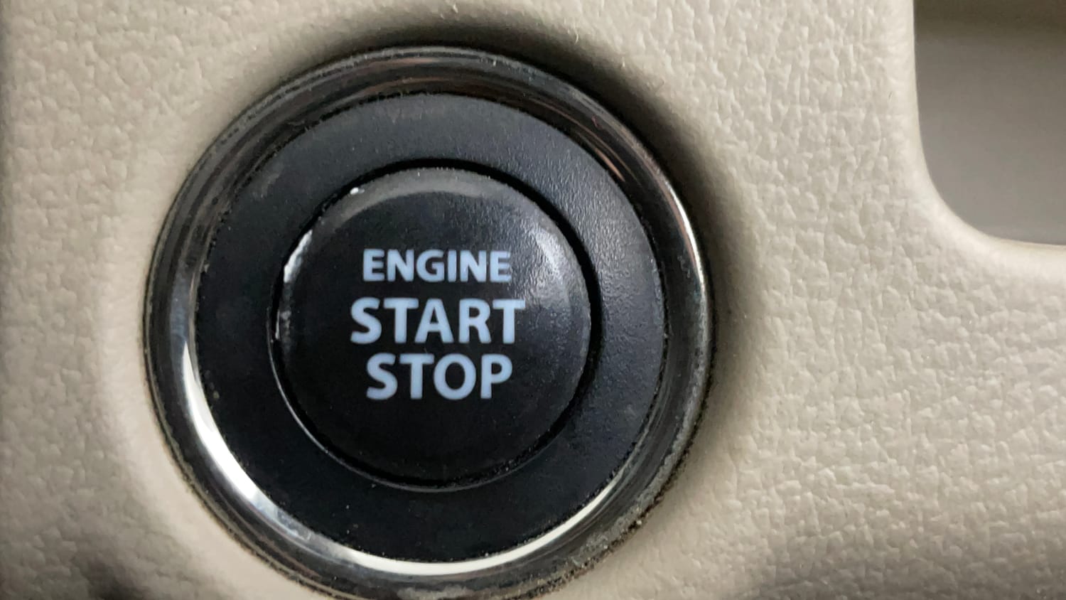 Used 2022 Maruti Suzuki Ciaz Zeta 1.5 Petrol Manual top_features Keyless start