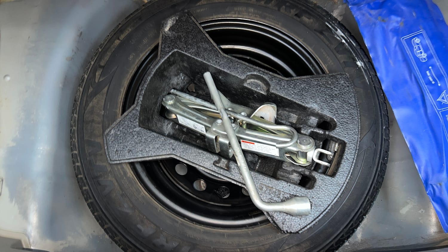 Used 2016 Maruti Suzuki Celerio VXi Petrol Manual tyres SPARE TYRE VIEW