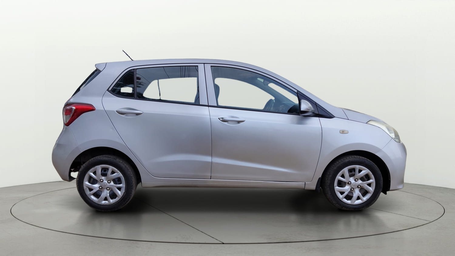 Used 2018 Hyundai Grand i10 Magna U2 1.2 CRDi Diesel Manual exterior RIGHT SIDE VIEW