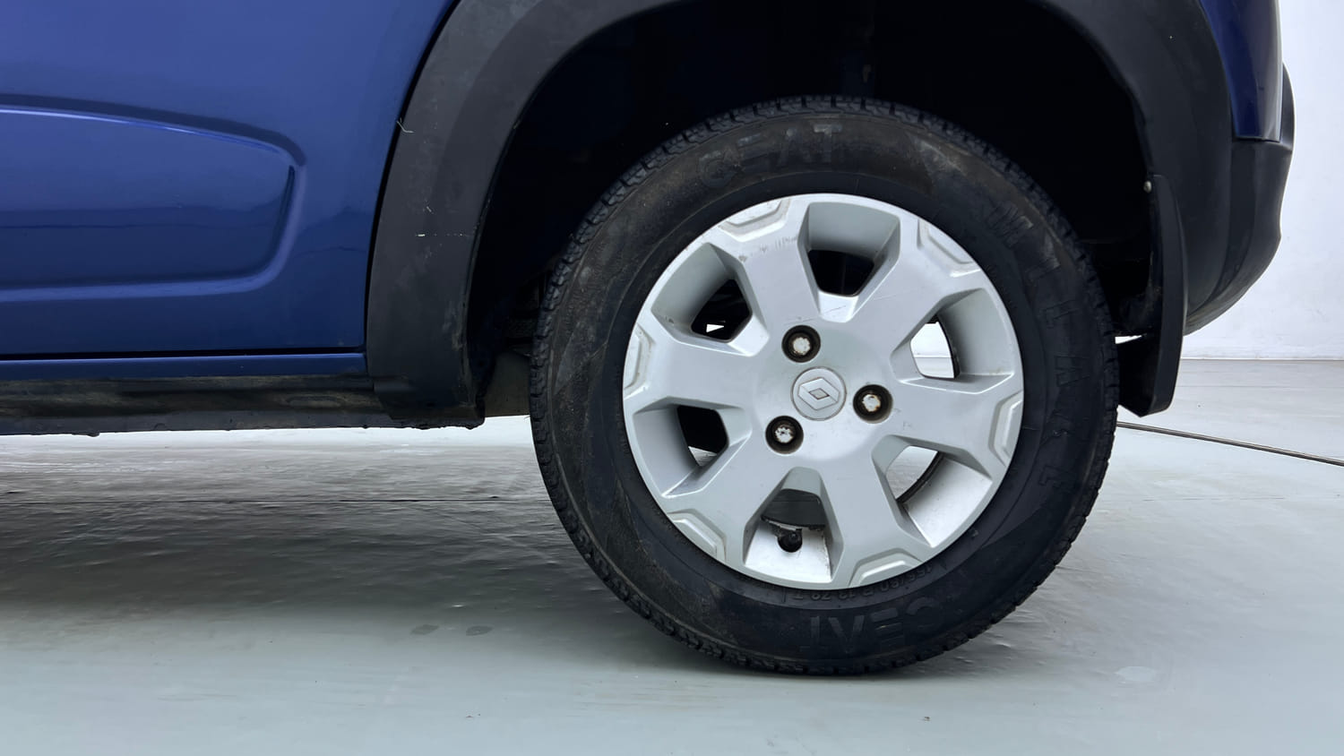 Used 2019 Renault Kwid CLIMBER 1.0 AMT Petrol Automatic tyres LEFT REAR TYRE RIM VIEW