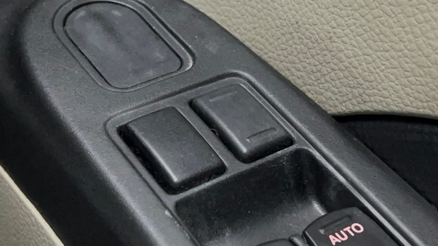Used 2016 Maruti Suzuki Celerio VXi Petrol Manual top_features Central locking