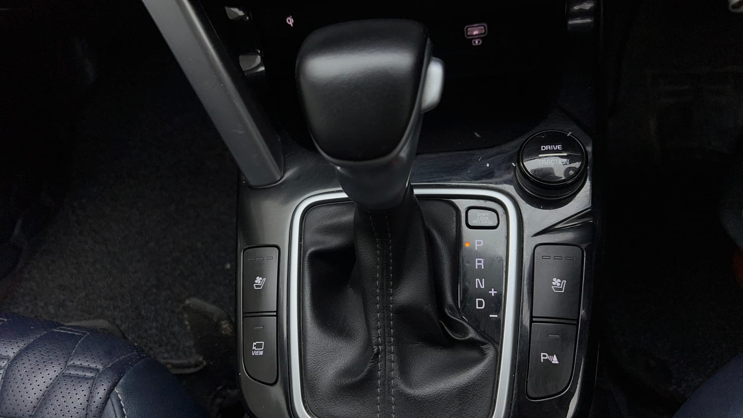 Used 2022 Kia Seltos X Line 1.4 DCT Petrol Automatic interior GEAR  KNOB VIEW