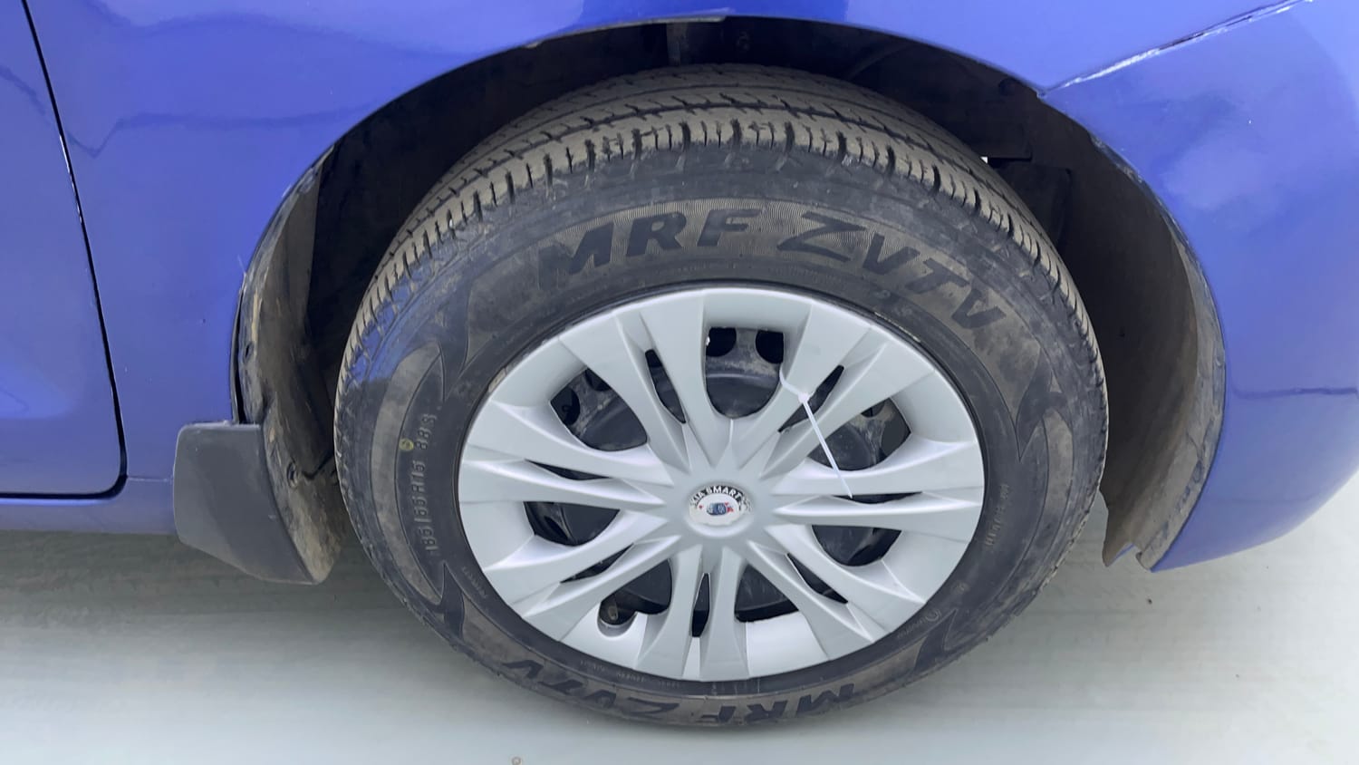 Used 2017 Maruti Suzuki Baleno Delta 1.2 Petrol Manual tyres RIGHT FRONT TYRE RIM VIEW