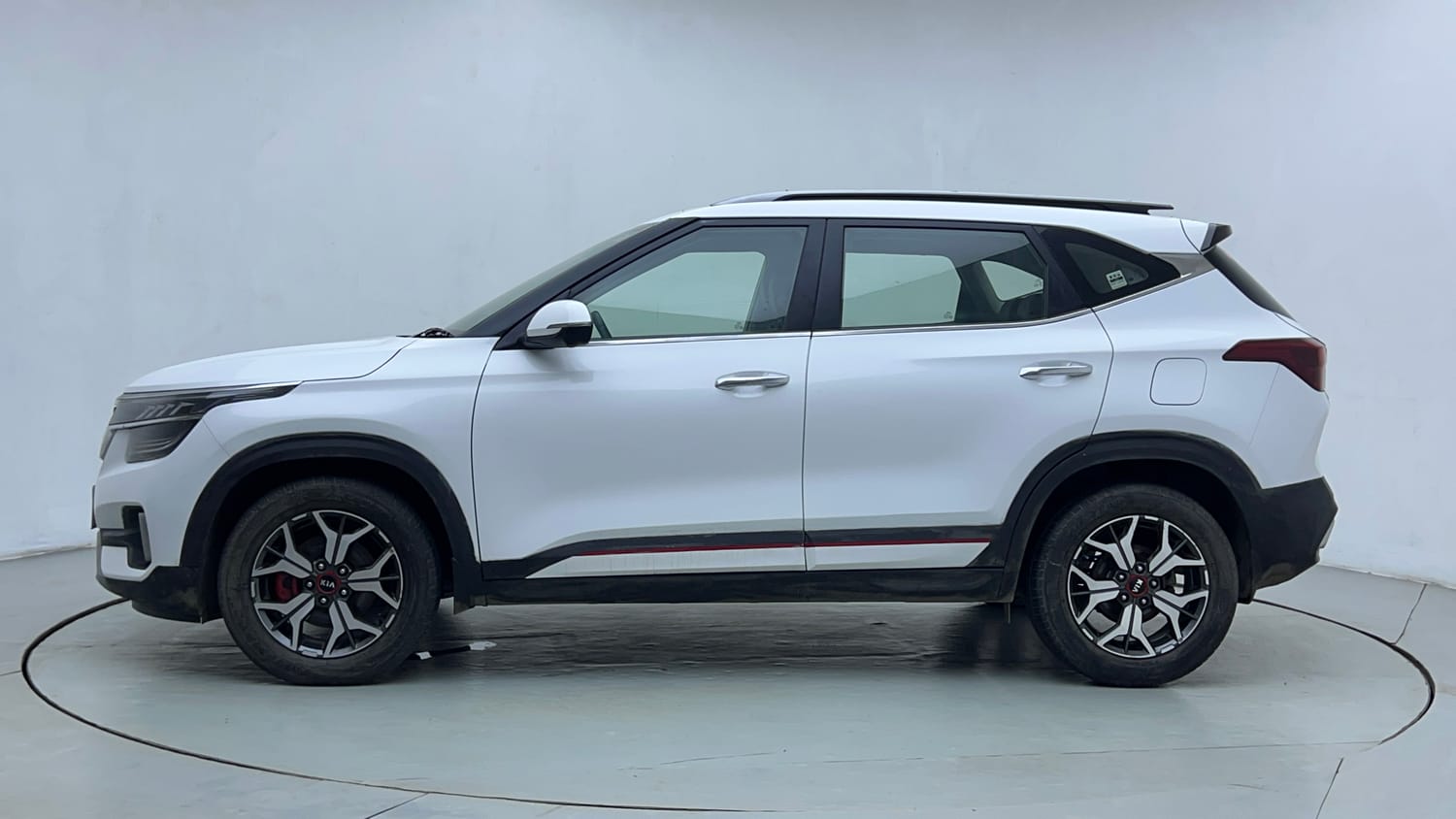 Used 2020 Kia Seltos GTX Plus AT 1.5 Diesel Diesel Automatic exterior LEFT SIDE VIEW