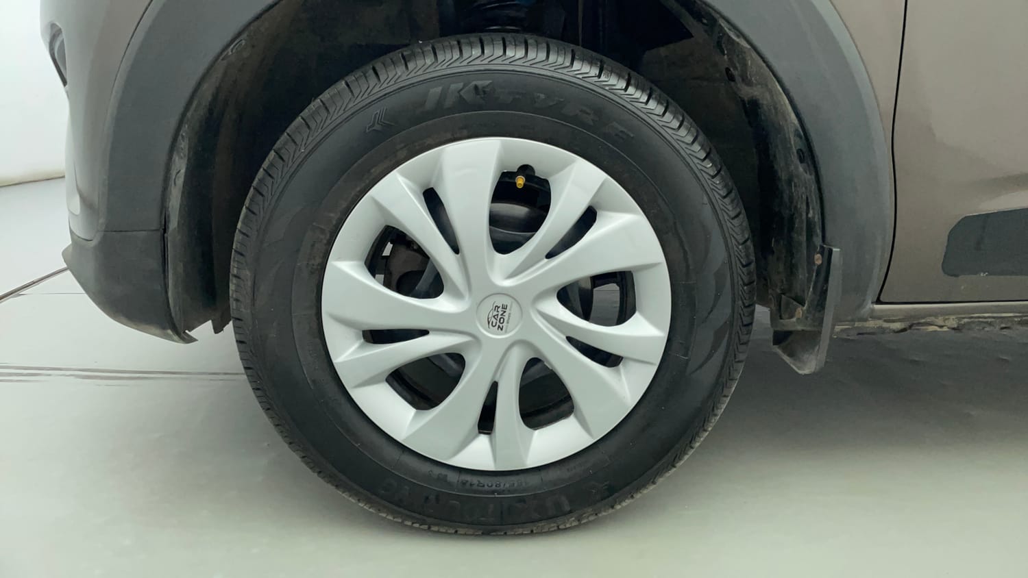 Used 2022 Renault Triber RXT Petrol Manual tyres LEFT FRONT TYRE RIM VIEW