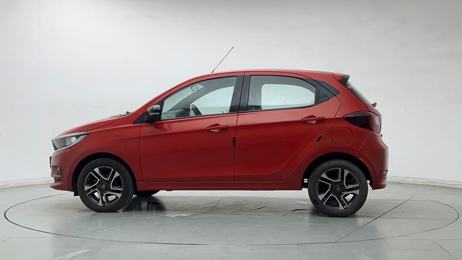 Used 2020 Tata Tiago XZA Plus Petrol Automatic exterior LEFT SIDE VIEW