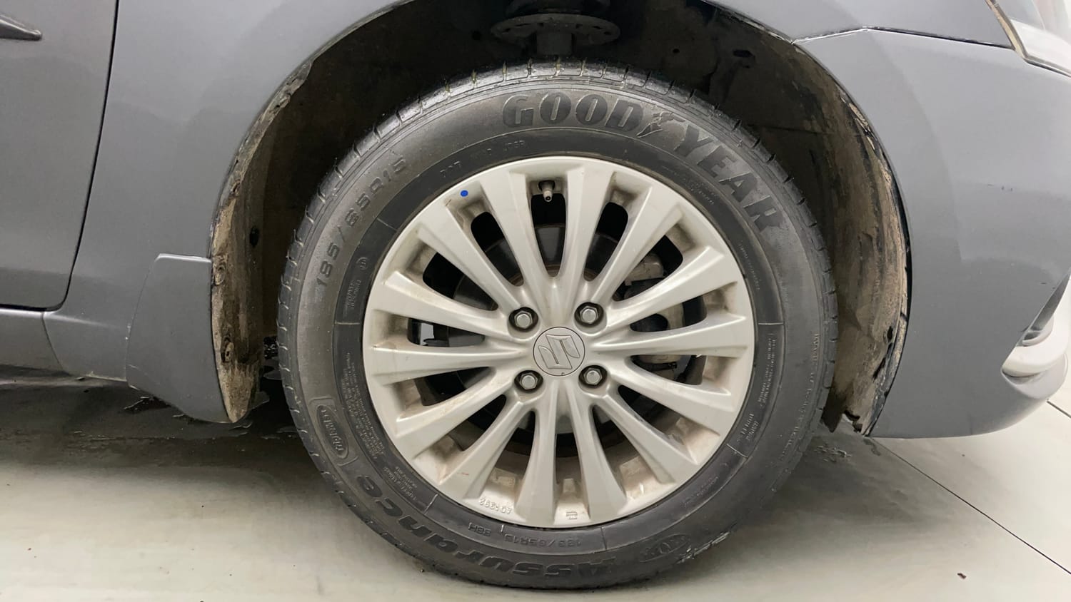 Used 2022 Maruti Suzuki Ciaz Zeta 1.5 Petrol Manual tyres RIGHT FRONT TYRE RIM VIEW