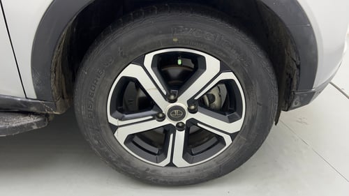 Used 2021 Tata Nexon XZA Plus (S) Petrol Automatic tyres RIGHT FRONT TYRE RIM VIEW