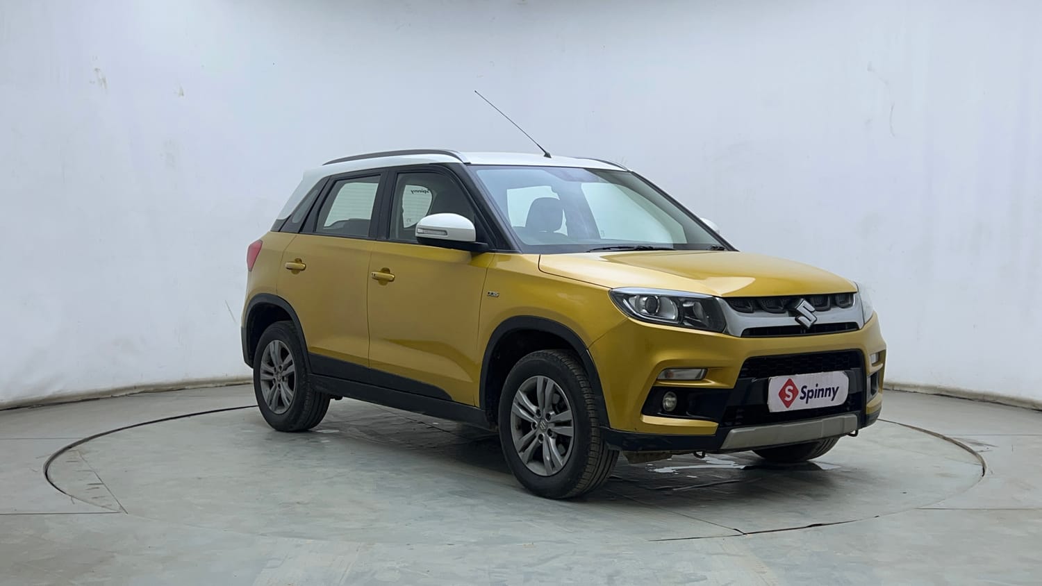 Used 2017 Maruti Suzuki Vitara Brezza [2016-2020] ZDi Plus Diesel Manual exterior RIGHT FRONT CORNER VIEW