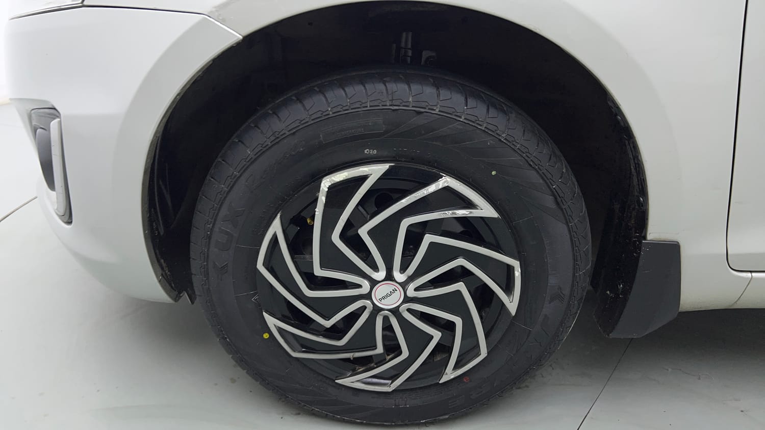 Used 2016 Maruti Suzuki Swift VXI (O) Petrol Manual tyres LEFT FRONT TYRE RIM VIEW