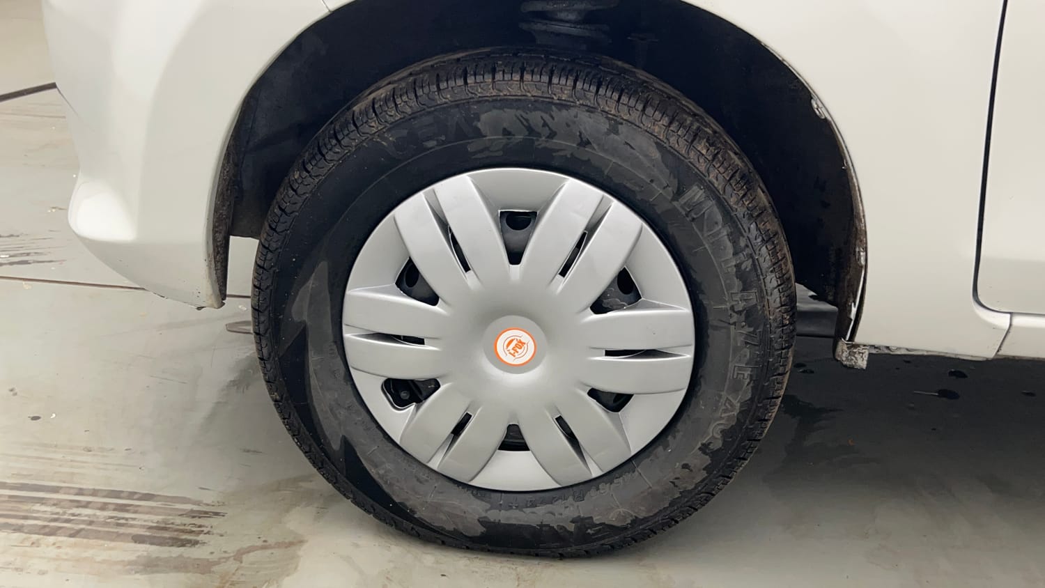 Used 2013 Maruti Suzuki Alto 800 Lxi Petrol Manual tyres LEFT FRONT TYRE RIM VIEW