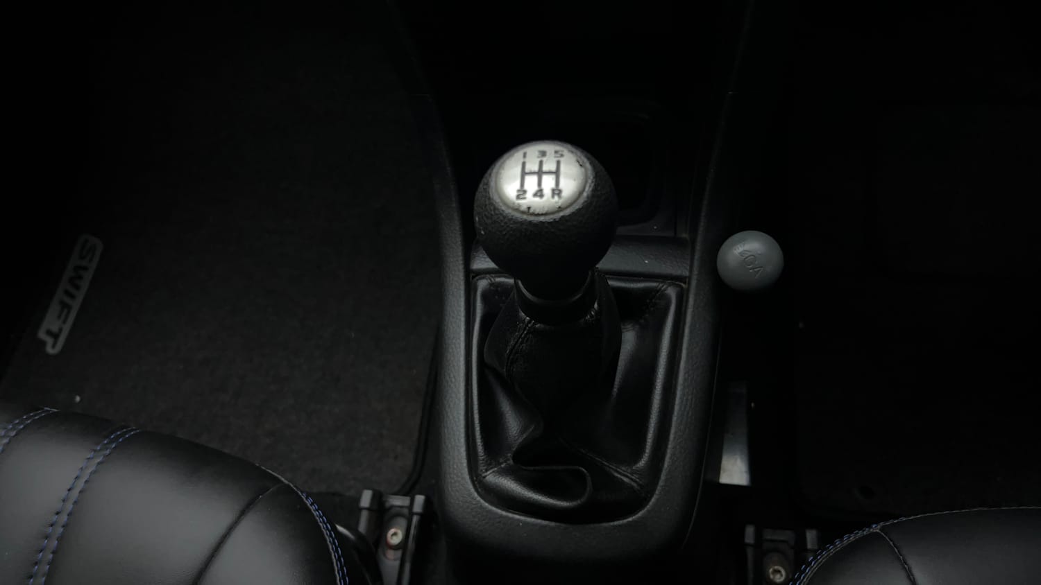 Used 2016 Maruti Suzuki Swift VXI (O) Petrol Manual interior GEAR  KNOB VIEW