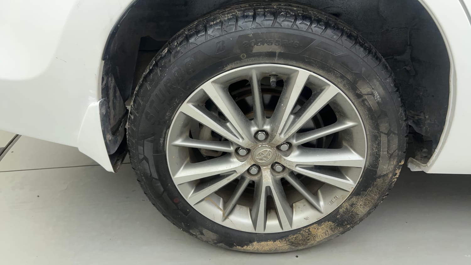 Used 2015 Toyota Corolla Altis VL AT Petrol Petrol Automatic tyres RIGHT REAR TYRE RIM VIEW