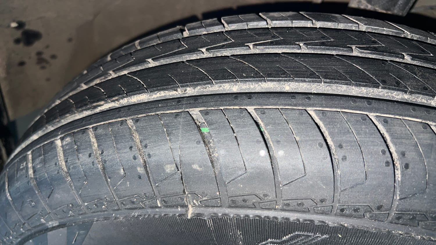 Used 2016 Maruti Suzuki Swift VXI (O) Petrol Manual tyres RIGHT FRONT TYRE TREAD VIEW