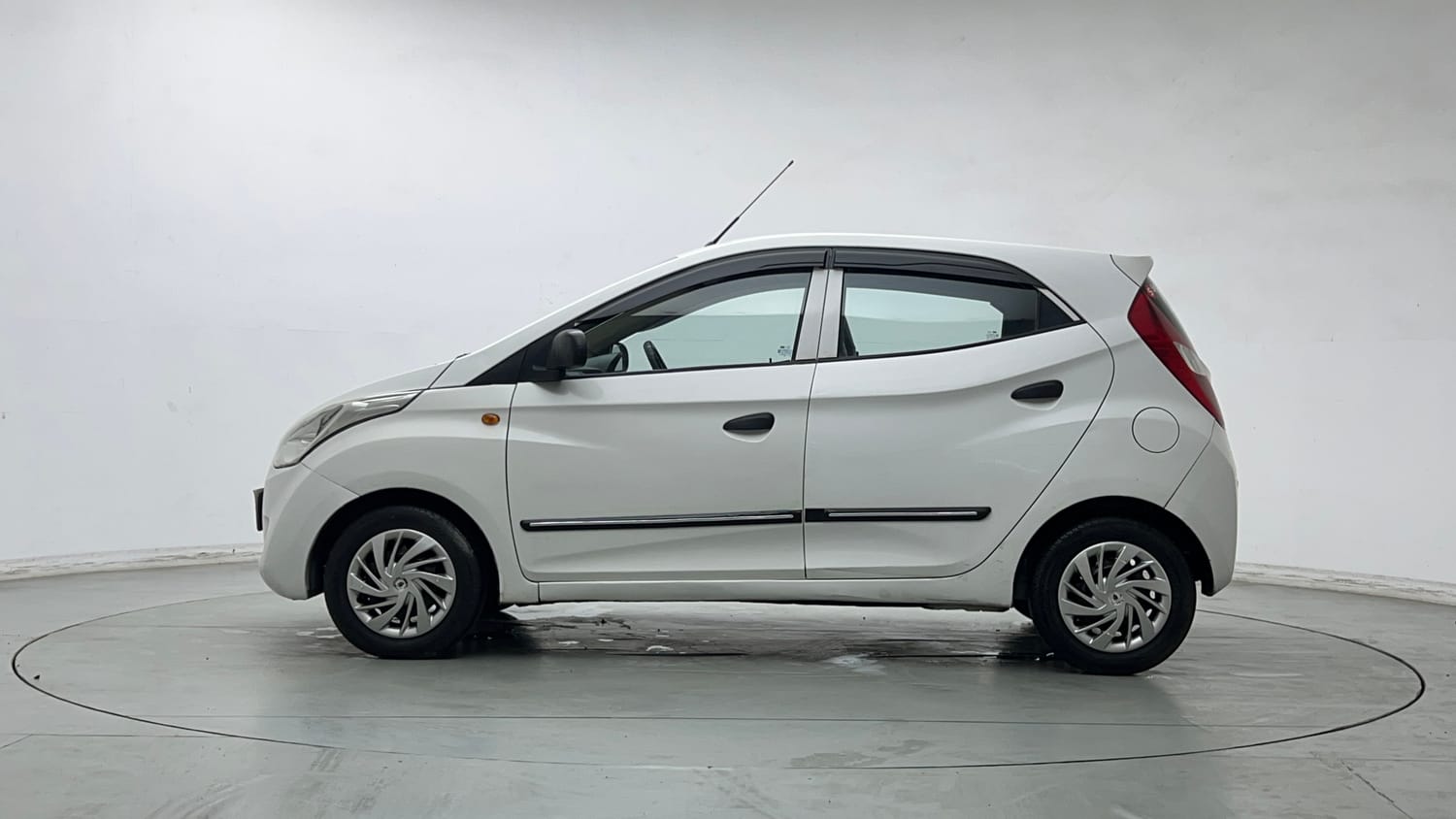Used 2017 Hyundai Eon Magna + Petrol Manual exterior LEFT SIDE VIEW