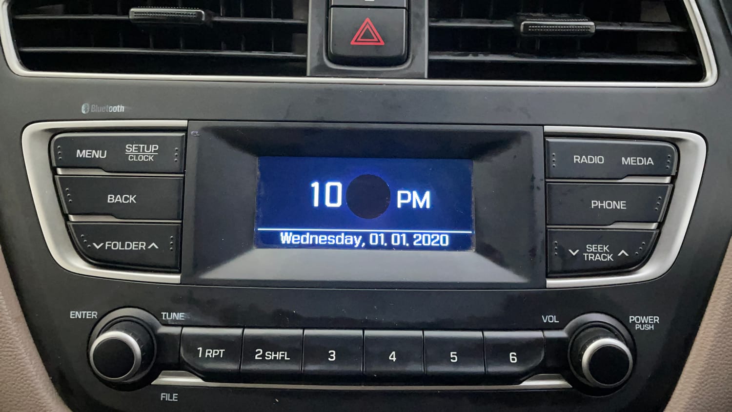 Used 2019 Hyundai Elite i20 Magna Plus 1.2 + CNG (Outside Fitted) Cng Manual top_features Integrated (in-dash) music system