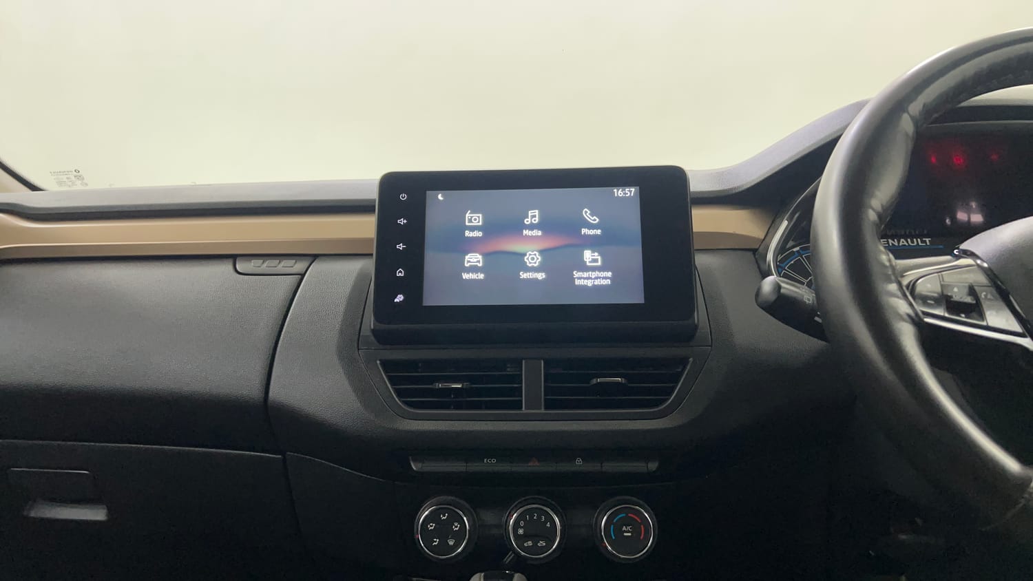 Used 2021 Renault Kiger RXT Turbo CVT Petrol Automatic interior MUSIC SYSTEM & AC CONTROL VIEW