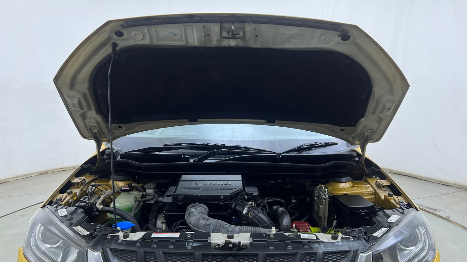 Used 2017 Maruti Suzuki Vitara Brezza [2016-2020] ZDi Plus Diesel Manual engine ENGINE & BONNET OPEN FRONT VIEW