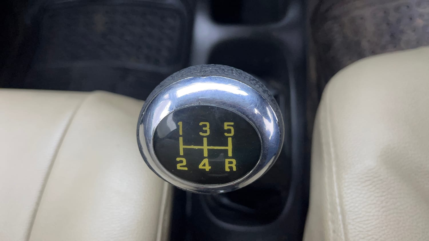 Used 2014 Maruti Suzuki Wagon R VXI Petrol Manual interior GEAR  KNOB VIEW