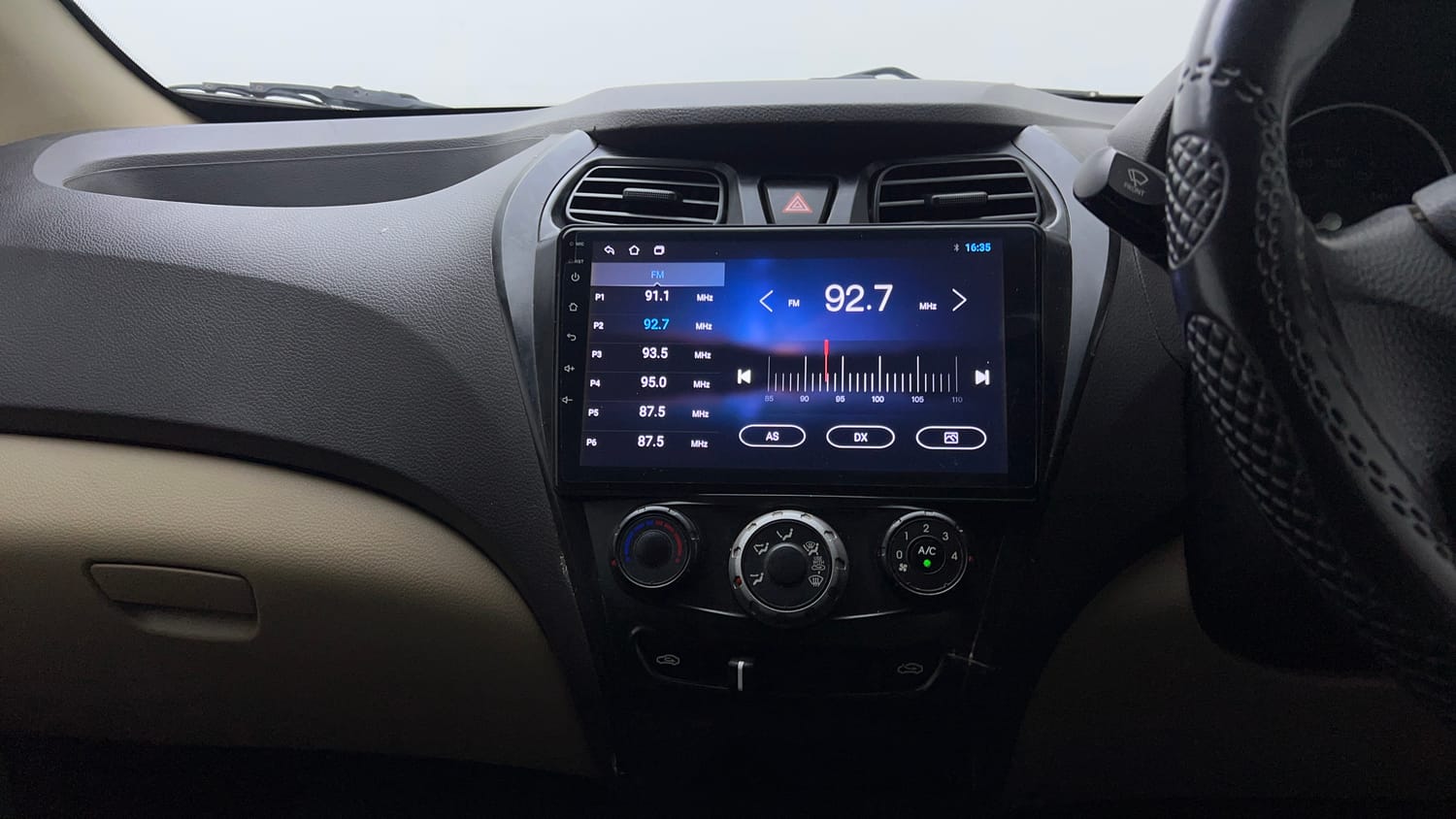 Used 2017 Hyundai Eon Magna + Petrol Manual top_features Integrated (in-dash) music system