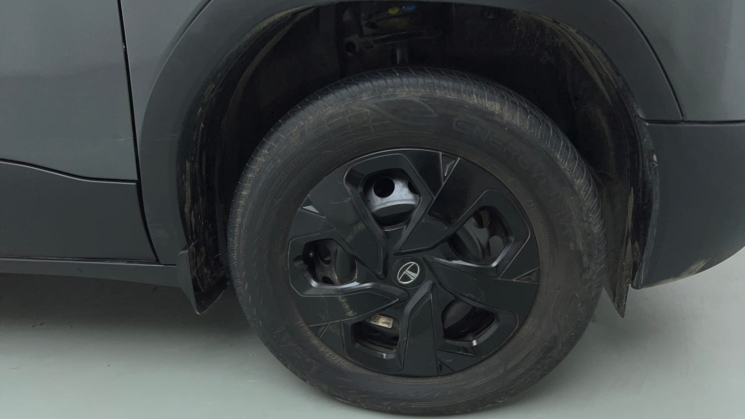 Used 2025 Tata Punch Pure MT Petrol Manual tyres RIGHT FRONT TYRE RIM VIEW