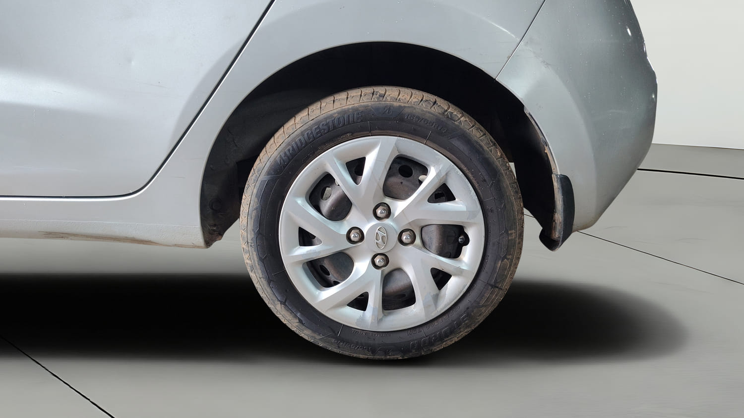 Used 2018 Hyundai Grand i10 Magna U2 1.2 CRDi Diesel Manual tyres LEFT REAR TYRE RIM VIEW