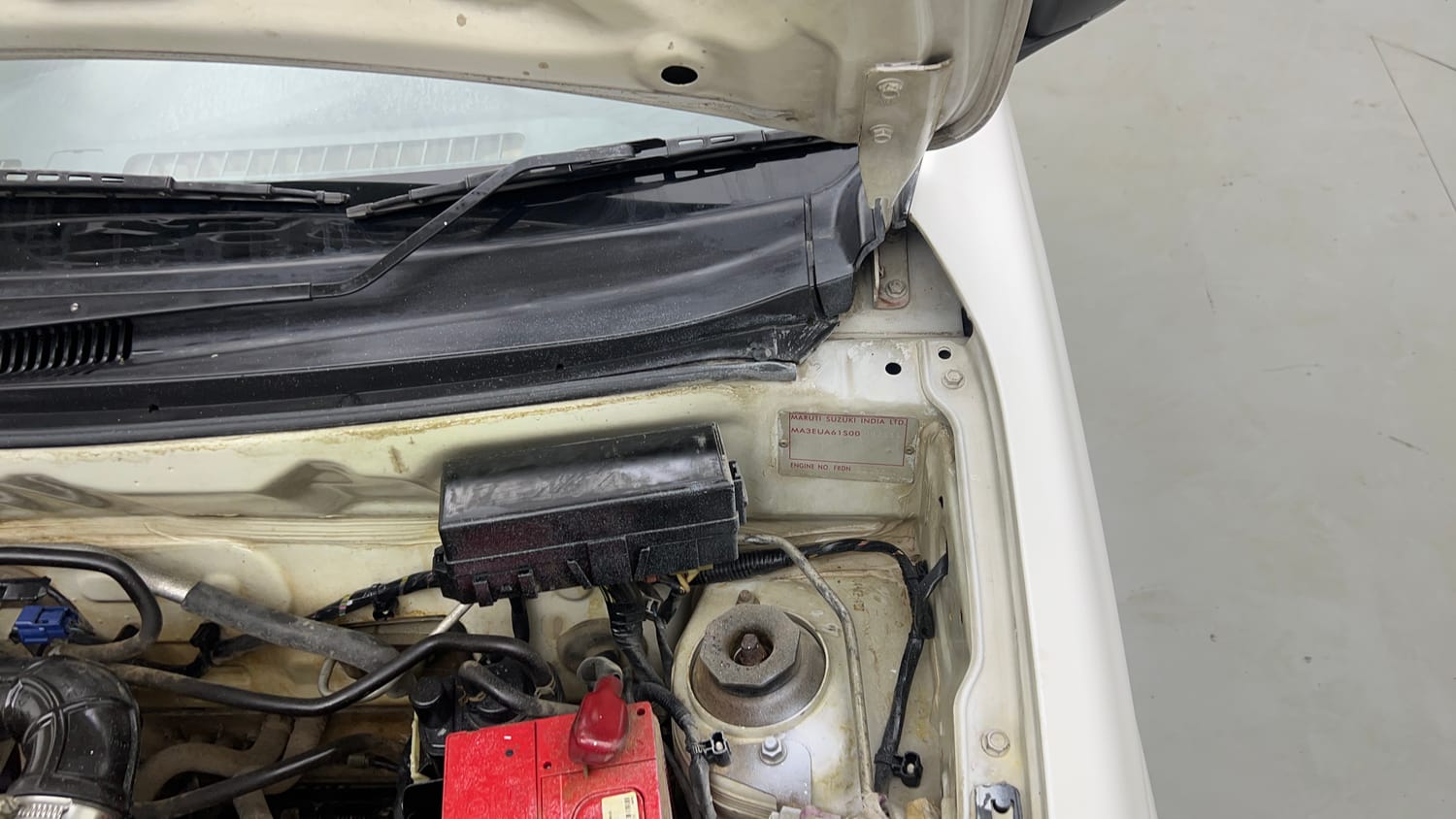 Used 2018 Maruti Suzuki Alto 800 VXi Petrol Manual engine ENGINE LEFT SIDE HINGE & APRON VIEW