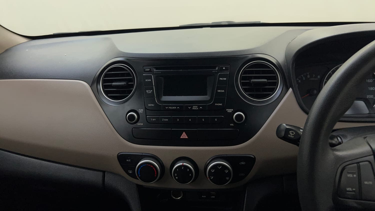 Used 2016 Hyundai Grand i10 Sportz 1.2 Kappa VTVT Petrol Manual top_features Integrated (in-dash) music system