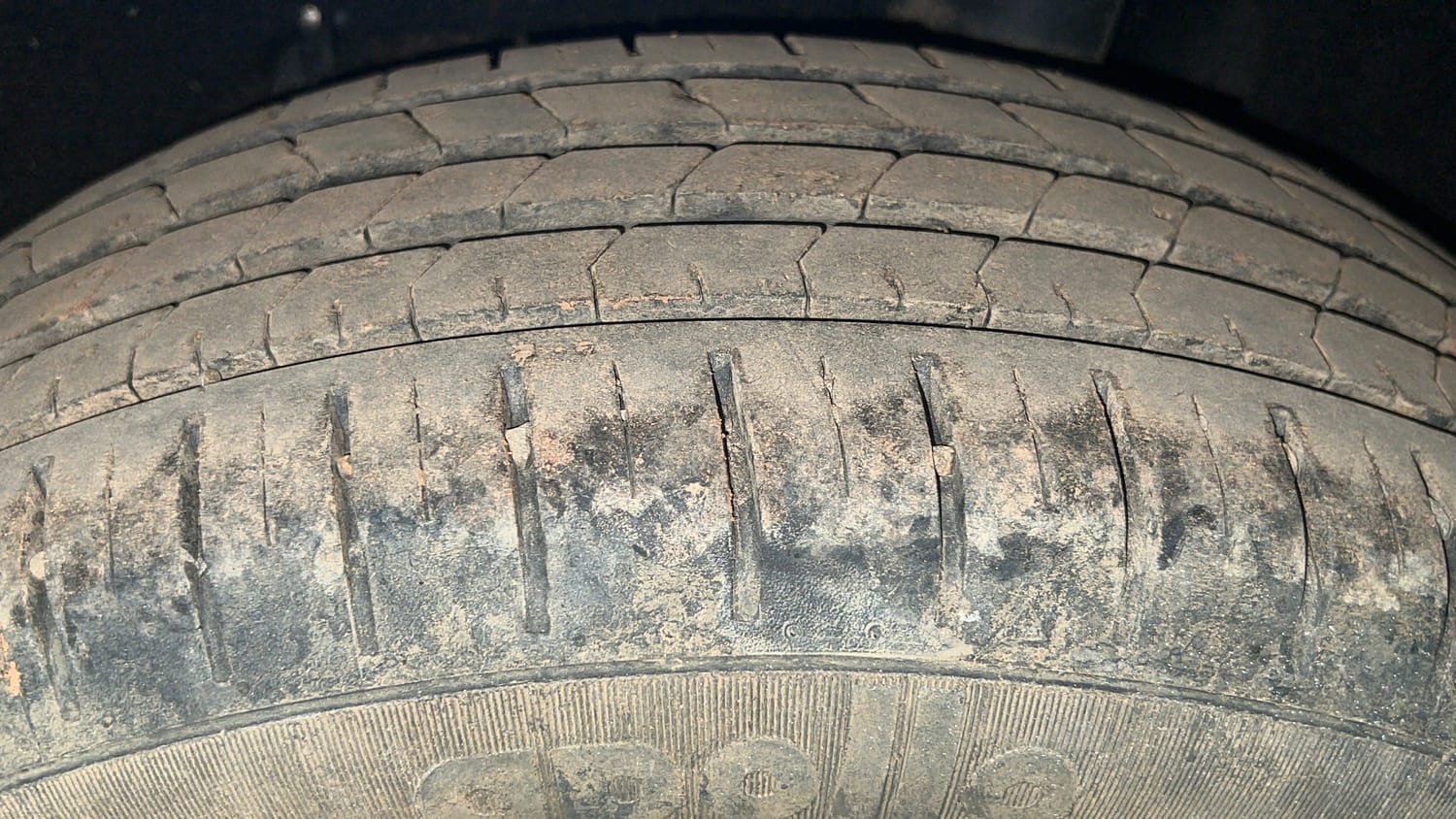 Used 2021 Maruti Suzuki Baleno Alpha Petrol Manual tyres LEFT REAR TYRE TREAD VIEW