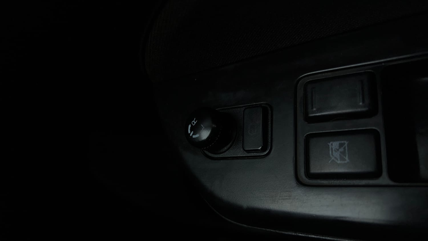 Used 2016 Maruti Suzuki Swift VXI (O) Petrol Manual top_features Adjustable ORVM