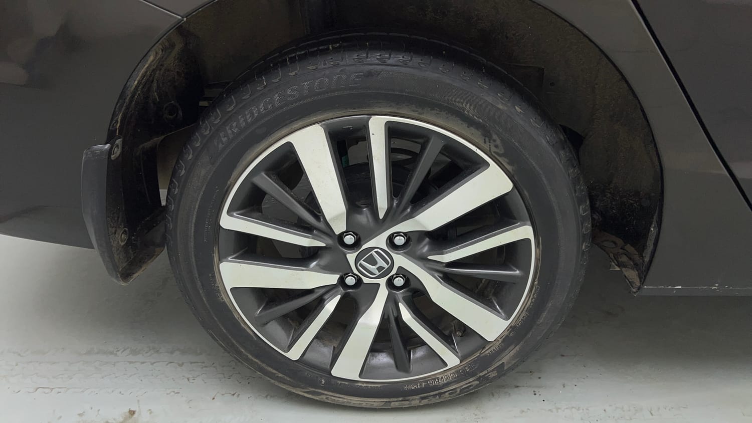 Used 2021 Honda City VX CVT Petrol Petrol Automatic tyres RIGHT REAR TYRE RIM VIEW