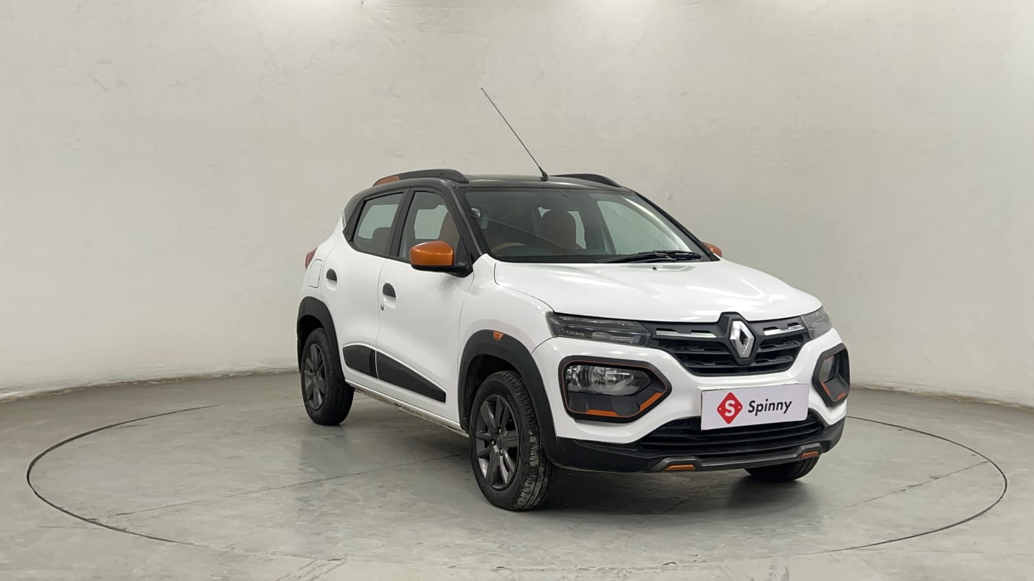 Used 2022 Renault Kwid CLIMBER 1.0 AMT (O) Dual Tone Petrol Automatic exterior RIGHT FRONT CORNER VIEW
