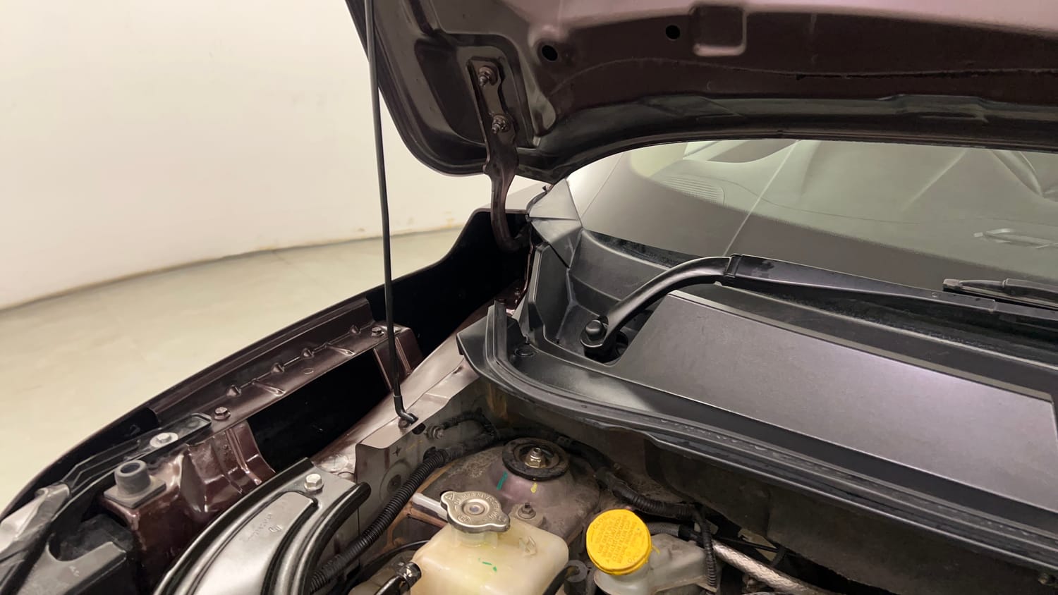 Used 2021 Renault Kiger RXT Turbo CVT Petrol Automatic engine ENGINE RIGHT SIDE HINGE & APRON VIEW