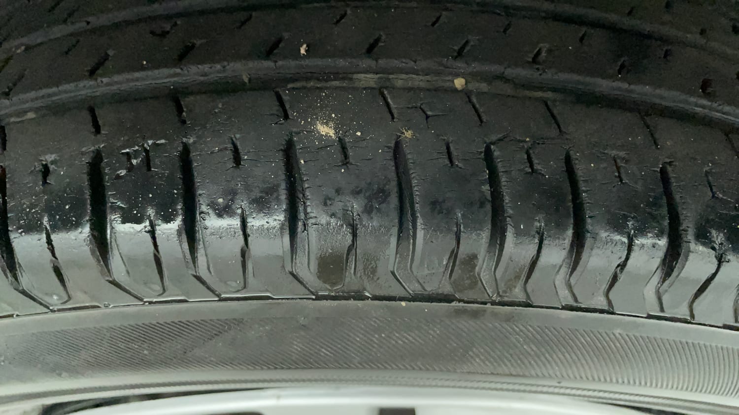 Used 2022 Renault Triber RXT Petrol Manual tyres LEFT REAR TYRE TREAD VIEW