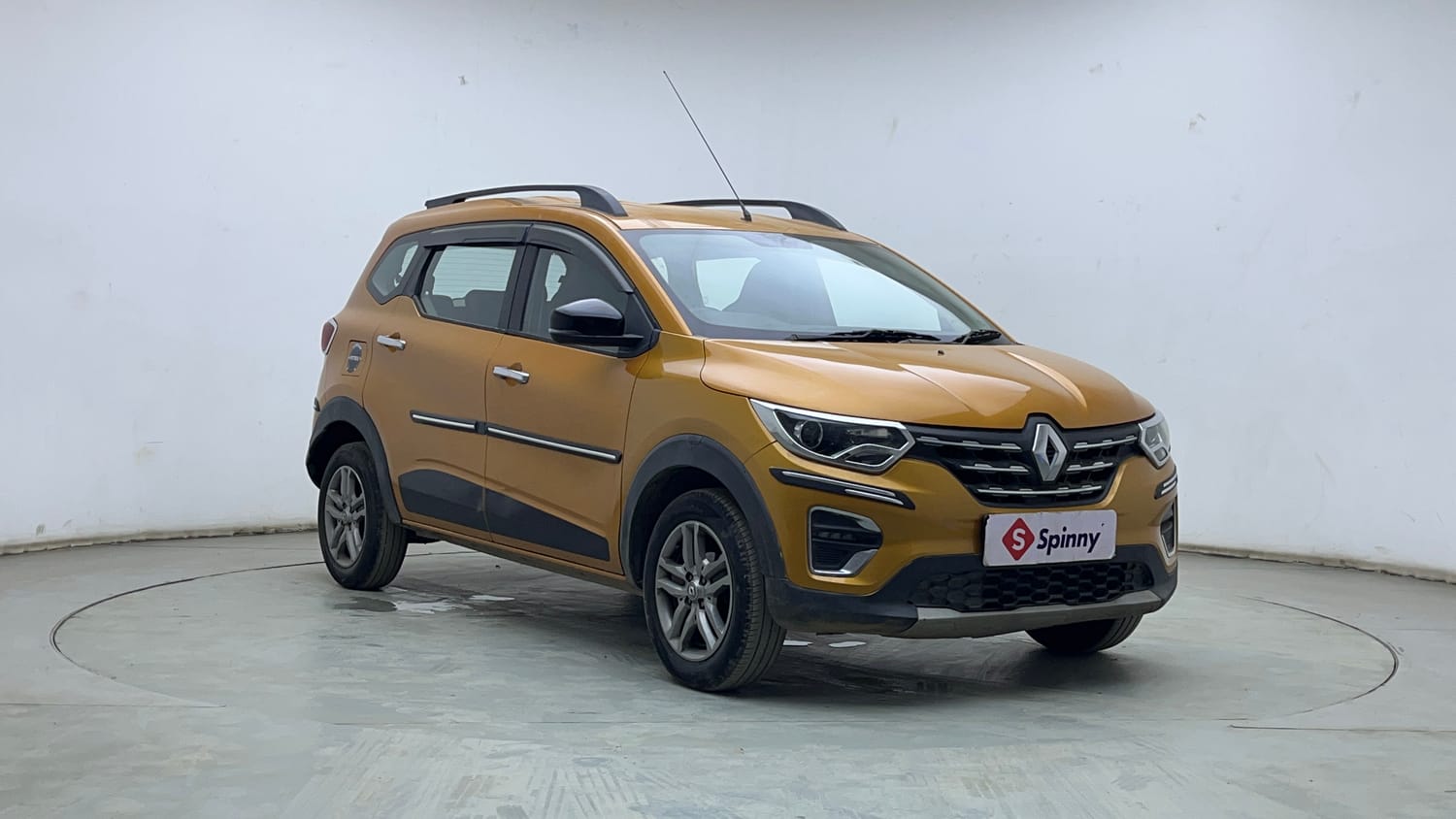 Used 2023 Renault Triber RXZ EASY-R AMT Petrol Automatic exterior RIGHT FRONT CORNER VIEW