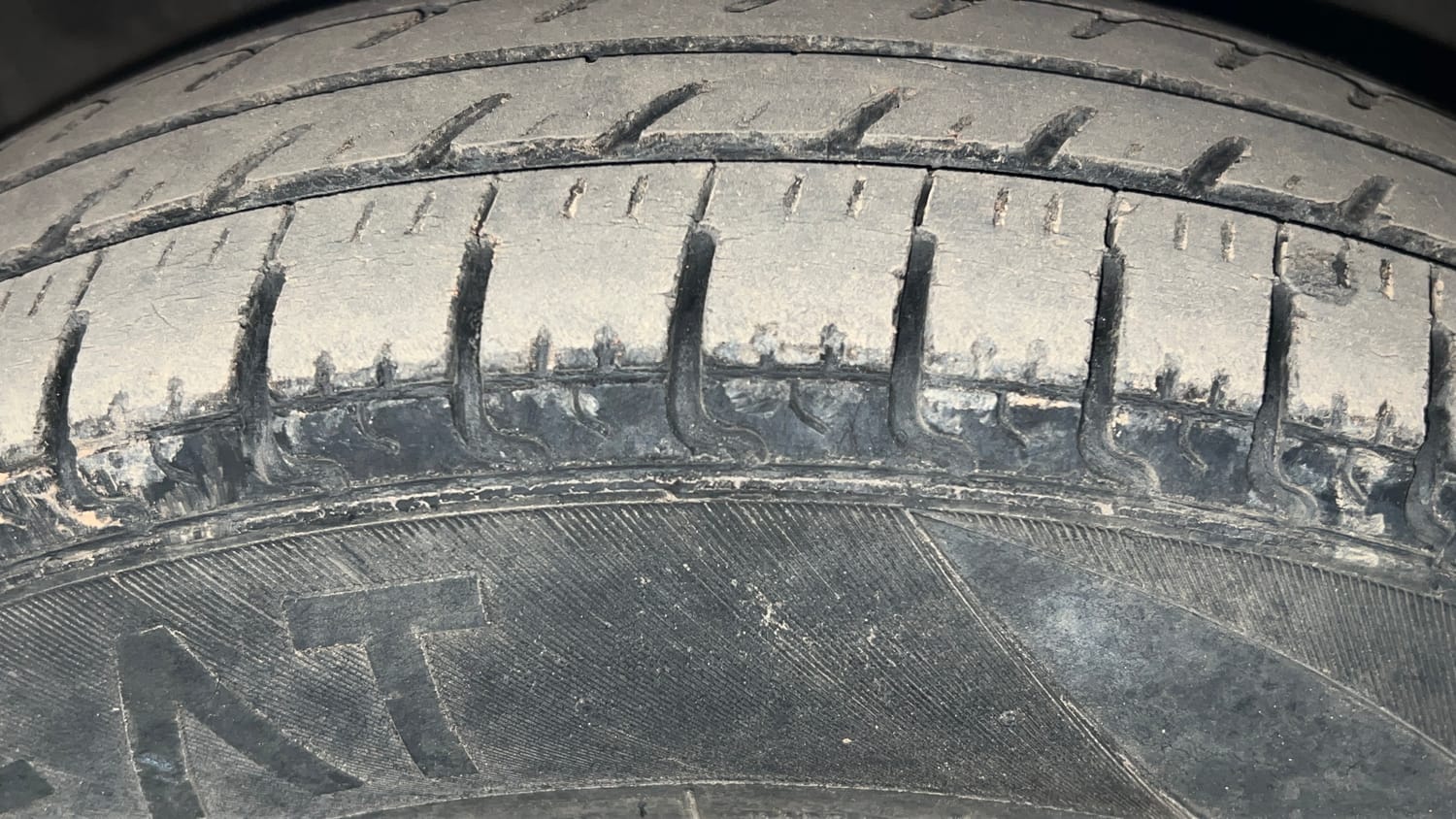 Used 2014 Maruti Suzuki Celerio LXi Petrol Manual tyres LEFT FRONT TYRE TREAD VIEW