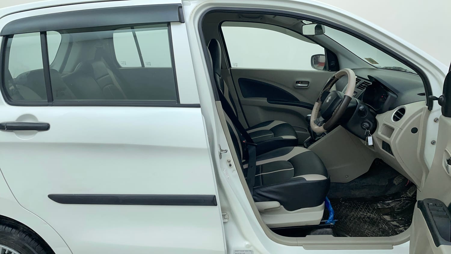 Used 2014 Maruti Suzuki Celerio VXi Petrol Manual interior RIGHT SIDE FRONT DOOR CABIN VIEW