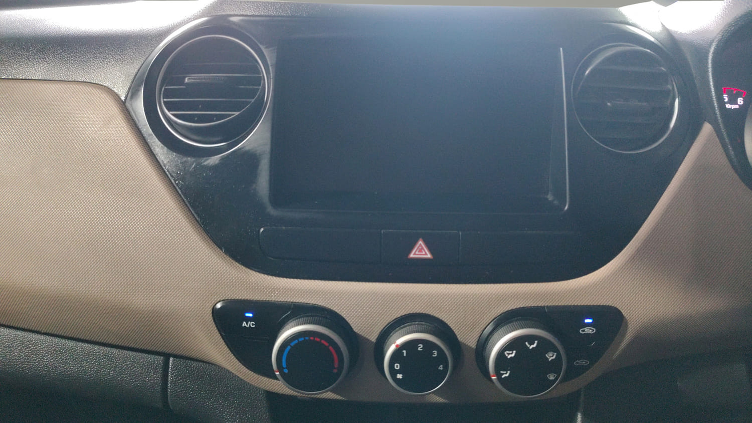 Used 2018 Hyundai Grand i10 Magna U2 1.2 CRDi Diesel Manual interior MUSIC SYSTEM & AC CONTROL VIEW