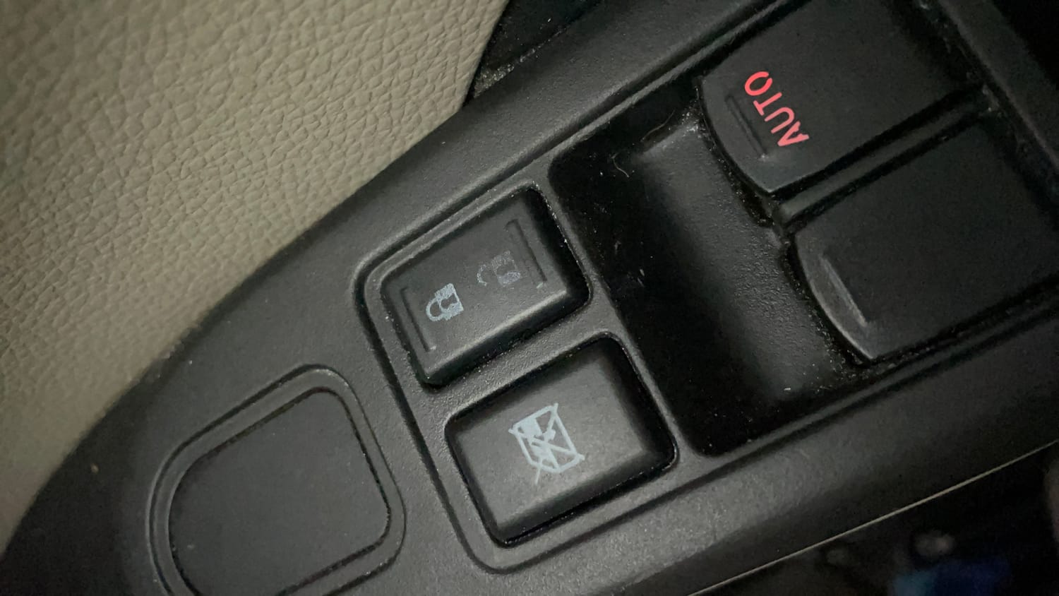 Used 2014 Maruti Suzuki Celerio VXi Petrol Manual top_features Central locking