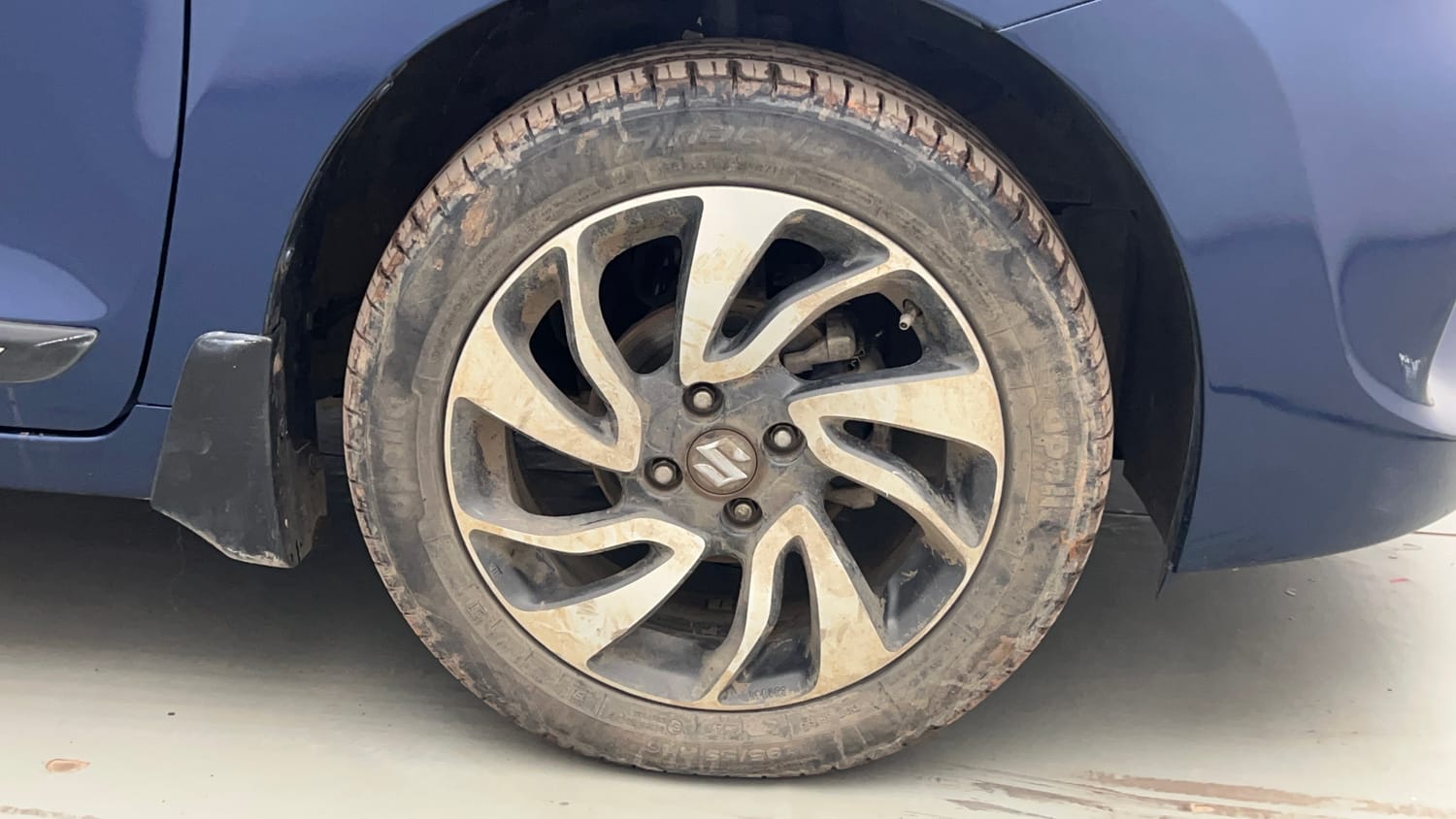 Used 2021 Maruti Suzuki Baleno Alpha Petrol Manual tyres RIGHT FRONT TYRE RIM VIEW