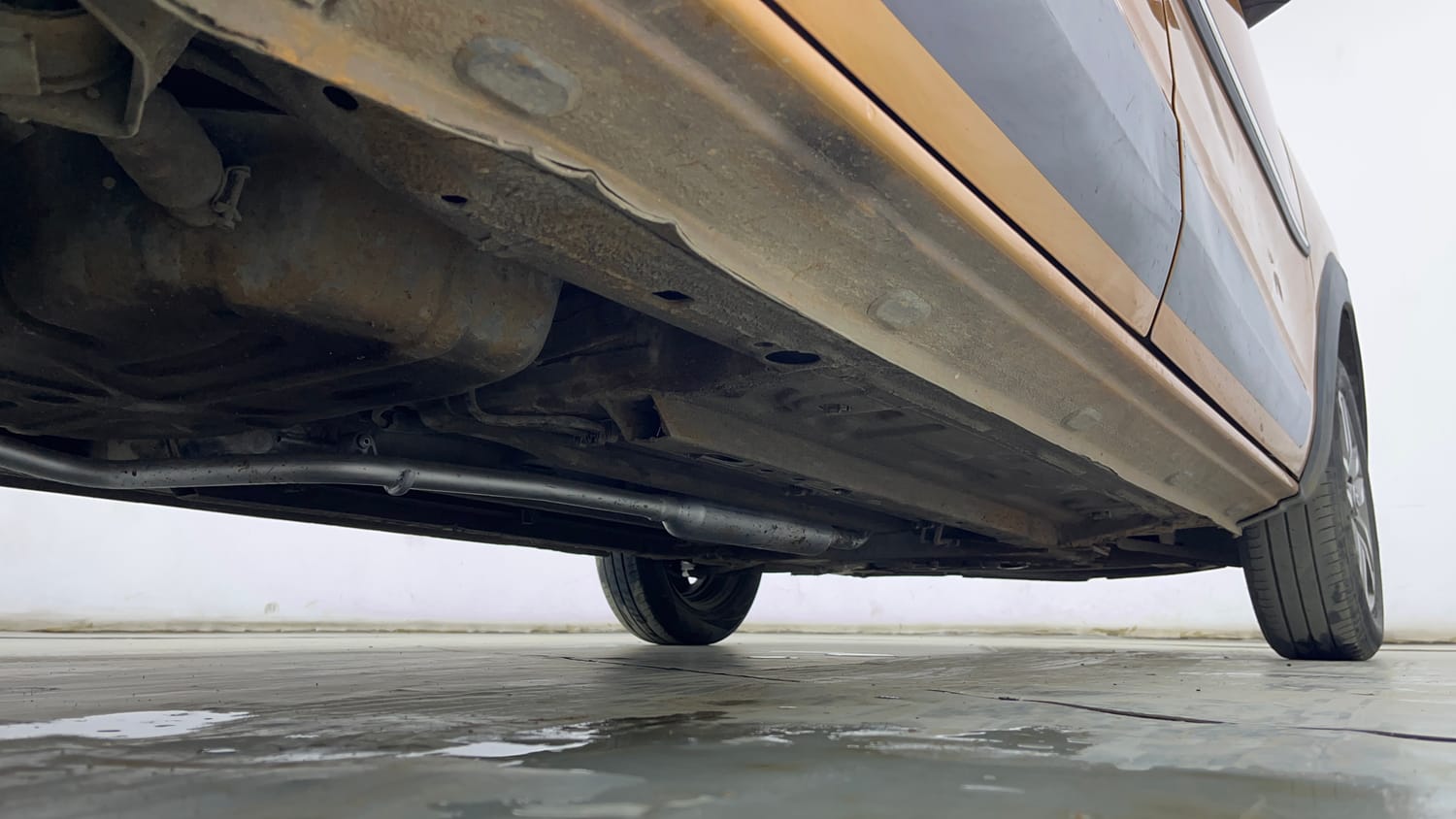 Used 2023 Renault Triber RXZ EASY-R AMT Petrol Automatic extra REAR RIGHT UNDERBODY VIEW