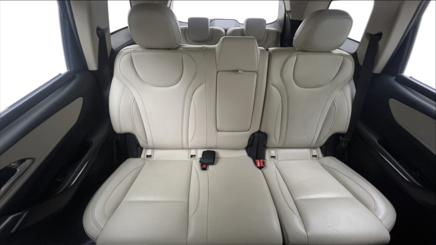 Used 2022 Mahindra XUV700 AX 7 Petrol AT Luxury Pack 7 STR Petrol Automatic interior REAR SEAT CONDITION VIEW