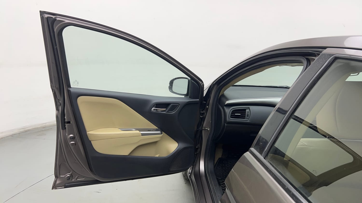 Used 2015 Honda City VX CVT Petrol Automatic interior LEFT FRONT DOOR OPEN VIEW