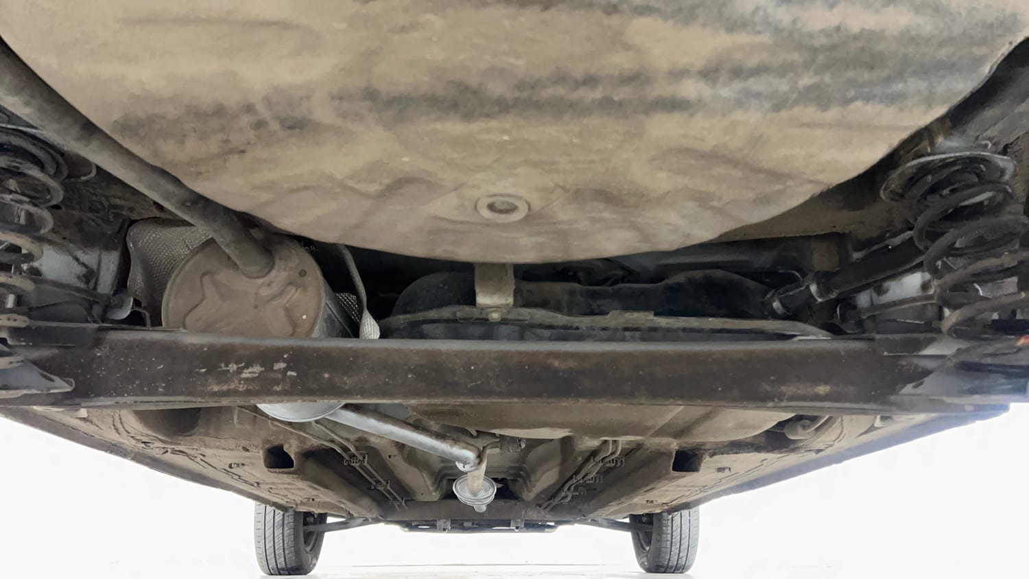Used 2022 Renault Kwid CLIMBER 1.0 AMT (O) Dual Tone Petrol Automatic extra REAR UNDERBODY VIEW (TAKEN FROM REAR)