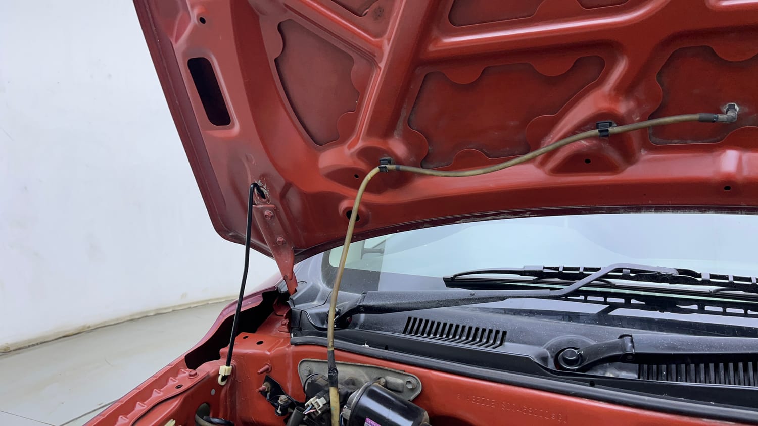Used 2019 Maruti Suzuki Alto K10 VXi Petrol Manual engine ENGINE RIGHT SIDE HINGE & APRON VIEW