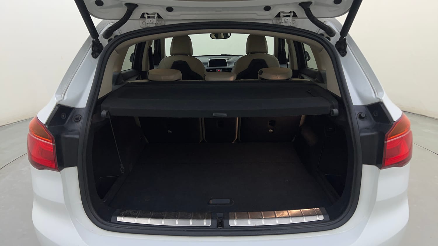 Used 2019 BMW X1 sDrive20d xLine Diesel Automatic interior DICKY INSIDE VIEW