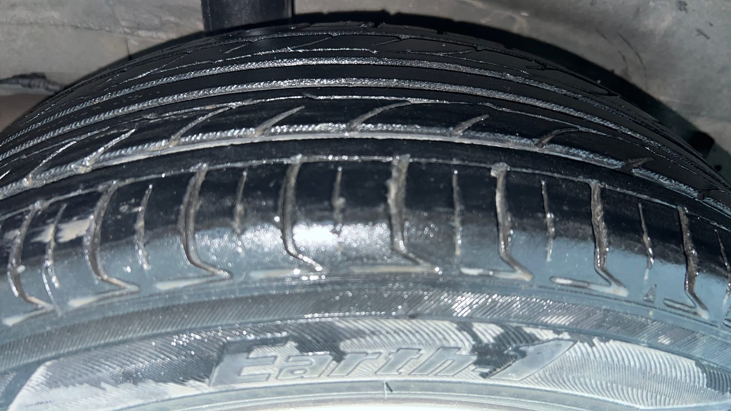 Used 2015 Honda City VX CVT Petrol Automatic tyres RIGHT REAR TYRE TREAD VIEW