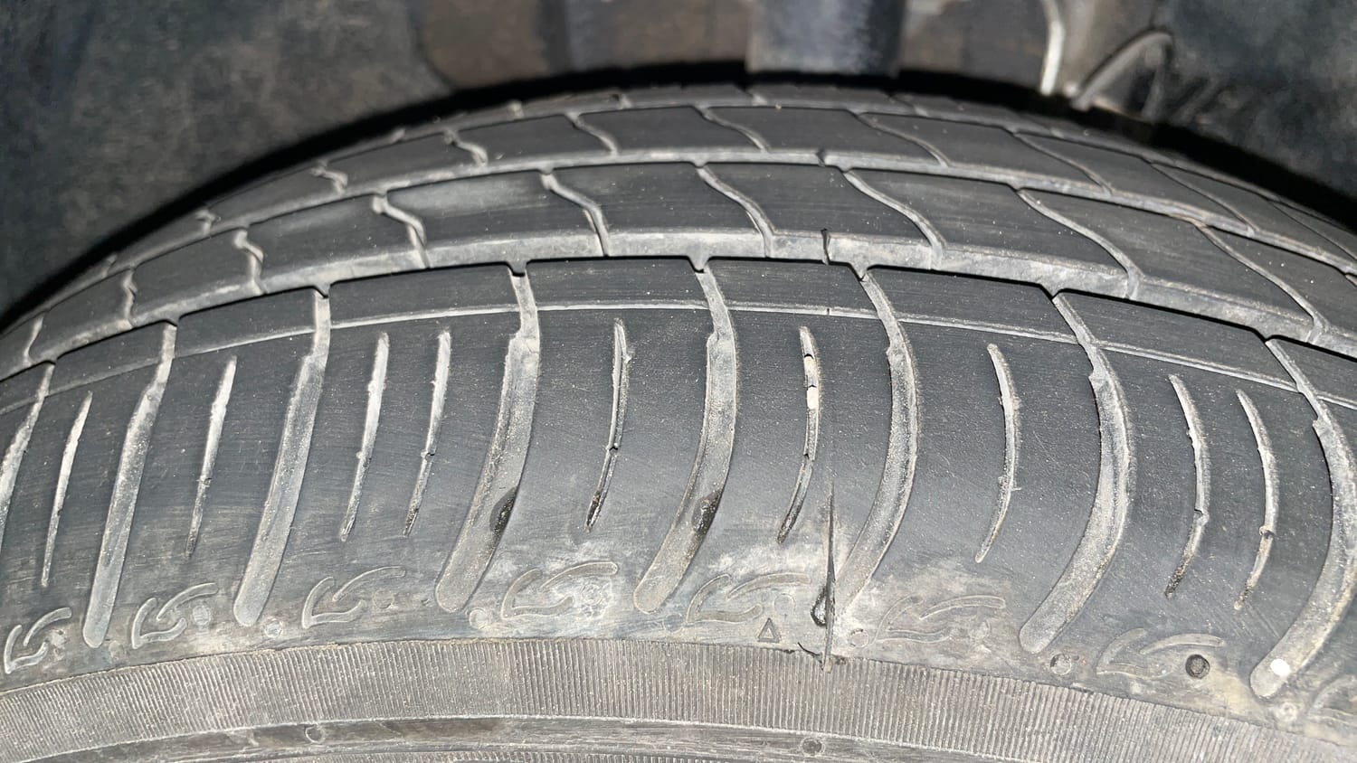 Used 2026 Tata Tiago XZA Petrol Automatic tyres RIGHT FRONT TYRE TREAD VIEW
