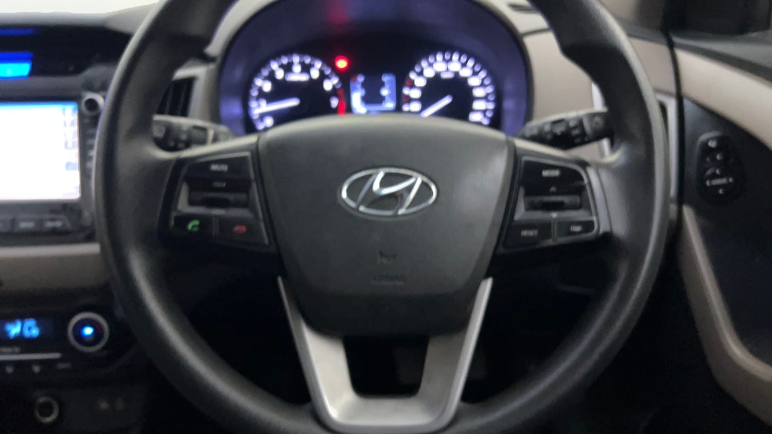 Used 2016 Hyundai Creta 1.6 SX Plus Petrol Petrol Manual top_features Airbags