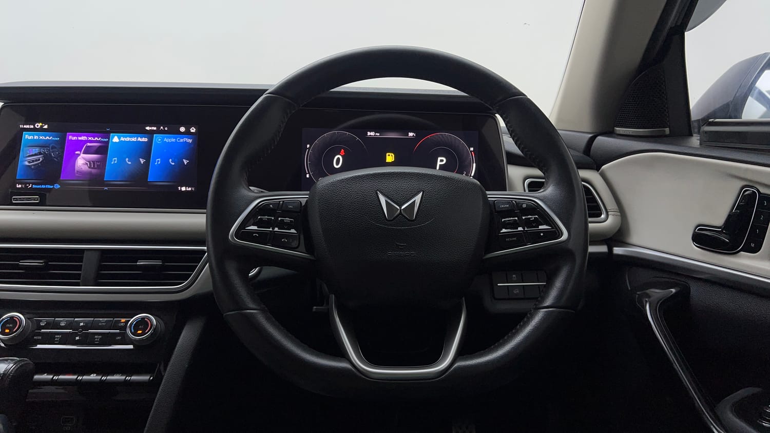Used 2022 Mahindra XUV700 AX 7 Petrol AT Luxury Pack 7 STR Petrol Automatic interior STEERING VIEW